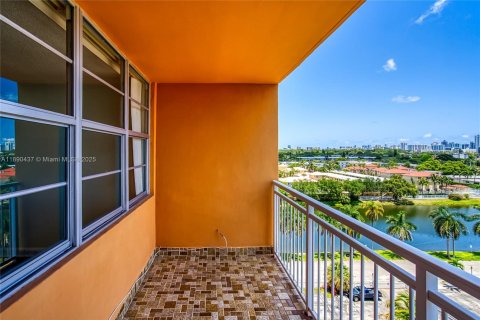 Condo in North Miami Beach, Florida, 1 bedroom  № 1943304 - photo 4
