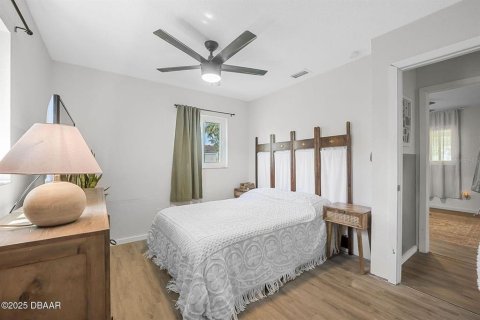 House in Edgewater, Florida 4 bedrooms, 122.17 sq.m. № 1567627 - photo 19