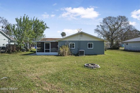 House in Edgewater, Florida 4 bedrooms, 122.17 sq.m. № 1567627 - photo 27