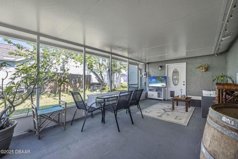 House in Edgewater, Florida 4 bedrooms, 122.17 sq.m. № 1567627 - photo 24