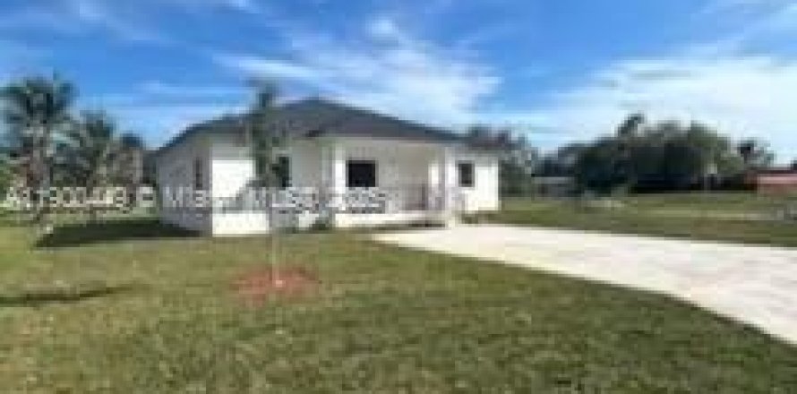 House in Miami, Florida 4 bedrooms, 195.09 sq.m. № 1953392