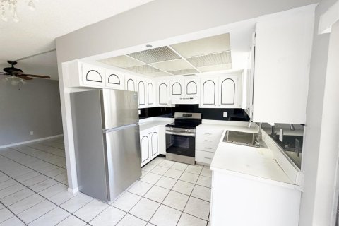 Condo in Pompano Beach, Florida, 2 bedrooms  № 2173970 - photo 10