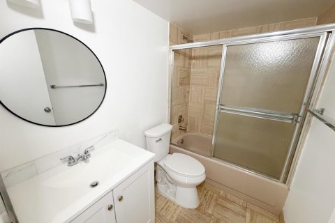 Condo in Pompano Beach, Florida, 2 bedrooms  № 2173970 - photo 4