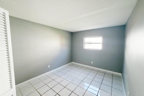 Condo in Pompano Beach, Florida, 2 bedrooms  № 2173970 - photo 2