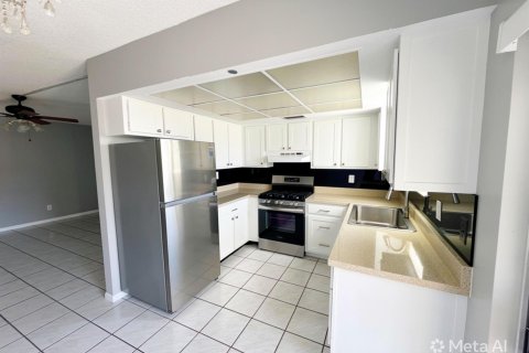 Condo in Pompano Beach, Florida, 2 bedrooms  № 2173970 - photo 8