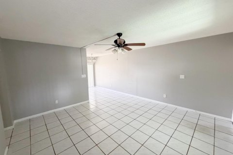 Condo in Pompano Beach, Florida, 2 bedrooms  № 2173970 - photo 13