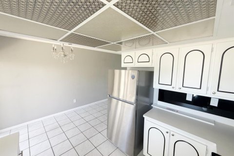 Condo in Pompano Beach, Florida, 2 bedrooms  № 2173970 - photo 9