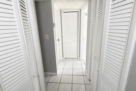 Condo in Pompano Beach, Florida, 2 bedrooms  № 2173970 - photo 15