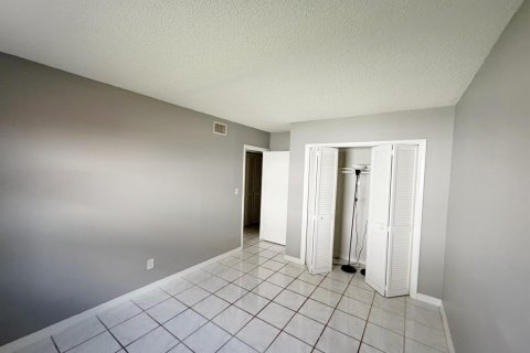 Condo in Pompano Beach, Florida, 2 bedrooms  № 2173970 - photo 18
