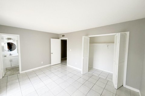 Condo in Pompano Beach, Florida, 2 bedrooms  № 2173970 - photo 3