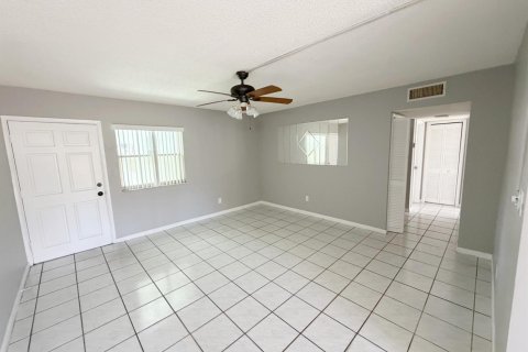 Condo in Pompano Beach, Florida, 2 bedrooms  № 2173970 - photo 12