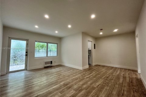 Apartamento en alquiler en Miami Beach, Florida, 1 dormitorio, 60.85 m2 № 1922592 - foto 3