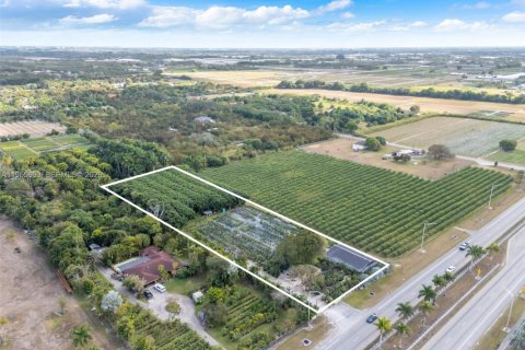 Commercial property in Miami, Florida № 2019898 - photo 4