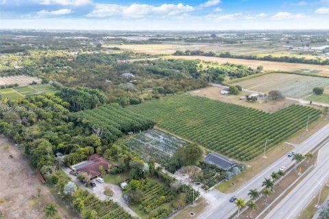 Commercial property in Miami, Florida № 2019898 - photo 2
