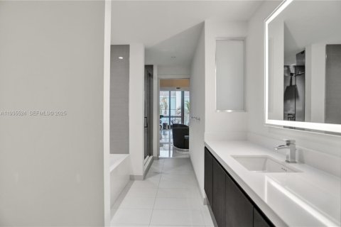 Condominio en alquiler en Miami, Florida, 61.5 m2 № 1993611 - foto 3