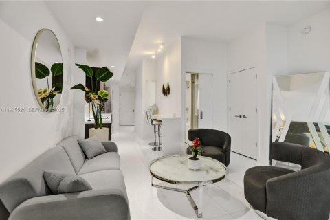 Condominio en alquiler en Miami, Florida, 61.5 m2 № 1993611 - foto 30