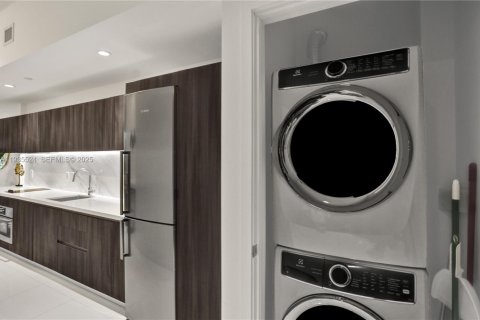 Condominio en alquiler en Miami, Florida, 61.5 m2 № 1993611 - foto 15