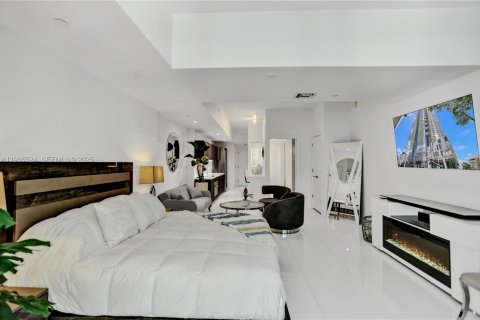 Condominio en alquiler en Miami, Florida, 61.5 m2 № 1993611 - foto 16