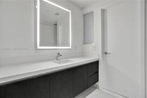Condominio en alquiler en Miami, Florida, 61.5 m2 № 1993611 - foto 4