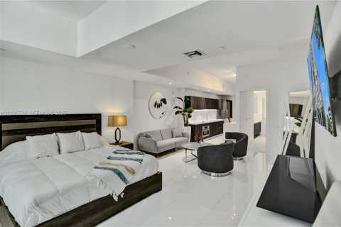 Condominio en alquiler en Miami, Florida, 61.5 m2 № 1993611 - foto 14