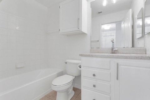 Townhouse in Maitland, Florida 2 bedrooms, 118.91 sq.m. № 2167626 - photo 17