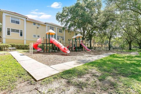 Townhouse in Maitland, Florida 2 bedrooms, 118.91 sq.m. № 2167626 - photo 25