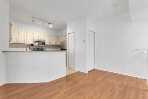 Townhouse in Maitland, Florida 2 bedrooms, 118.91 sq.m. № 2167626 - photo 6
