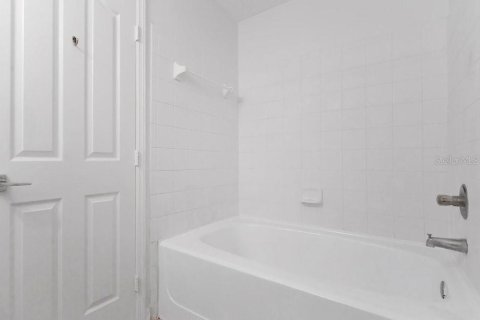 Townhouse in Maitland, Florida 2 bedrooms, 118.91 sq.m. № 2167626 - photo 14