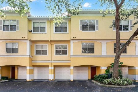 Townhouse in Maitland, Florida 2 bedrooms, 118.91 sq.m. № 2167626