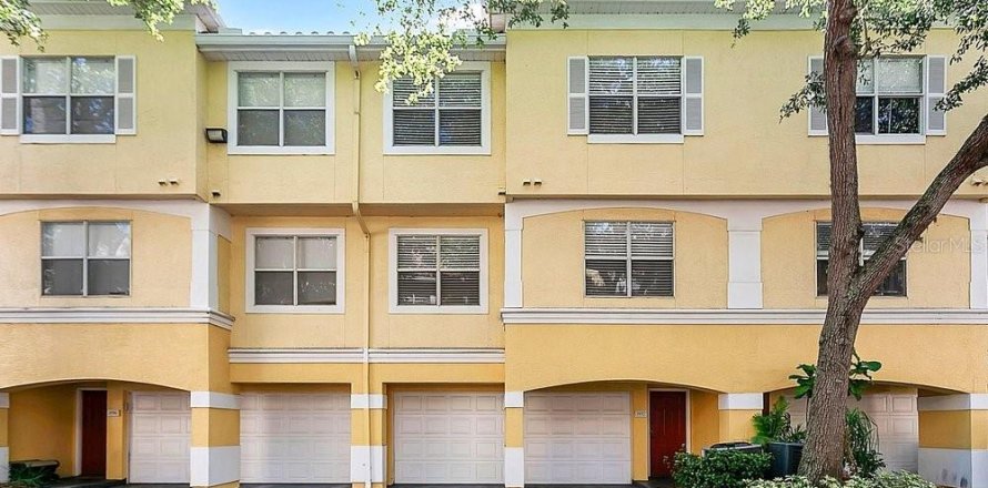 Townhouse in Maitland, Florida 2 bedrooms, 118.91 sq.m. № 2167626
