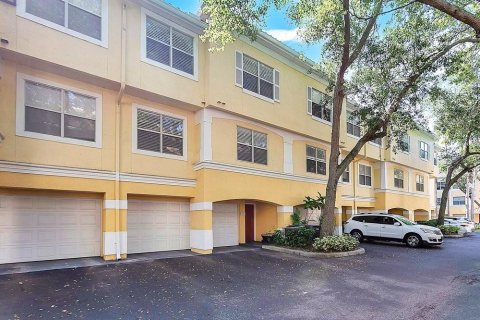 Townhouse in Maitland, Florida 2 bedrooms, 118.91 sq.m. № 2167626 - photo 3