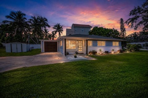 House in Saint Pete Beach, Florida 3 bedrooms, 103.86 sq.m. № 2349999 - photo 12