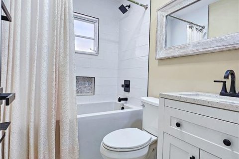 House in Saint Pete Beach, Florida 3 bedrooms, 103.86 sq.m. № 2349999 - photo 25