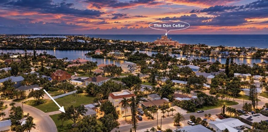 House in Saint Pete Beach, Florida 3 bedrooms, 103.86 sq.m. № 2349999