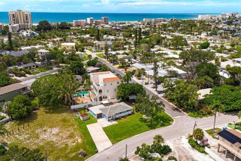 House in Saint Pete Beach, Florida 3 bedrooms, 103.86 sq.m. № 2349999 - photo 4