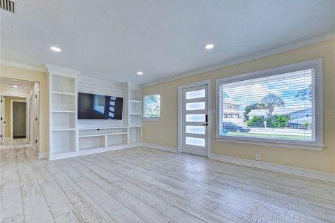House in Saint Pete Beach, Florida 3 bedrooms, 103.86 sq.m. № 2349999 - photo 16