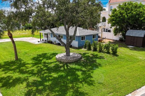 House in Saint Pete Beach, Florida 3 bedrooms, 103.86 sq.m. № 2349999 - photo 6
