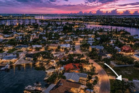 House in Saint Pete Beach, Florida 3 bedrooms, 103.86 sq.m. № 2349999 - photo 3