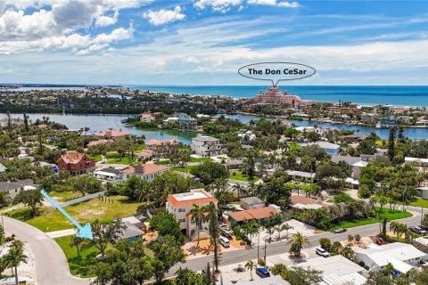 House in Saint Pete Beach, Florida 3 bedrooms, 103.86 sq.m. № 2349999 - photo 5