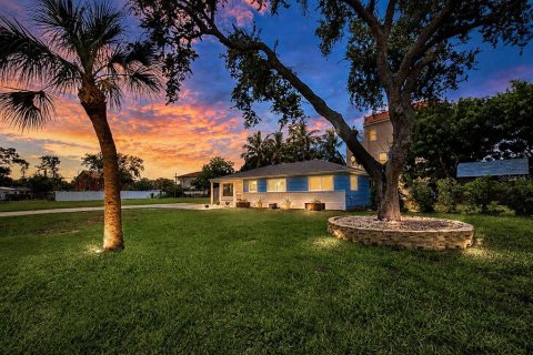House in Saint Pete Beach, Florida 3 bedrooms, 103.86 sq.m. № 2349999 - photo 11