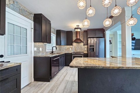 House in Saint Pete Beach, Florida 3 bedrooms, 103.86 sq.m. № 2349999 - photo 19