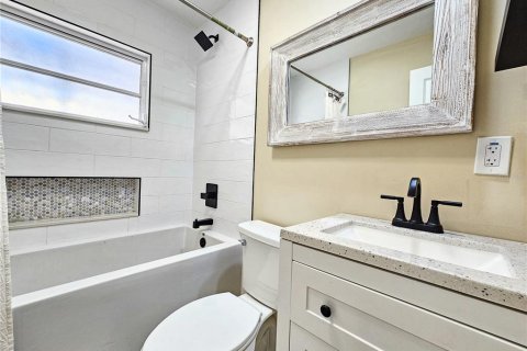 House in Saint Pete Beach, Florida 3 bedrooms, 103.86 sq.m. № 2349999 - photo 26