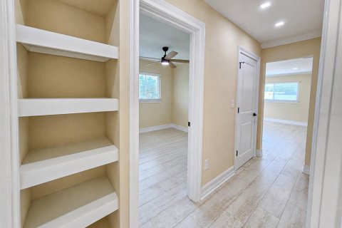 House in Saint Pete Beach, Florida 3 bedrooms, 103.86 sq.m. № 2349999 - photo 29
