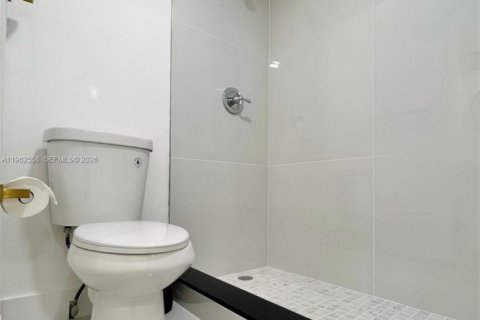 Immobilier commercial à louer à Miami, Floride: 1 chambre, 65.03 m2 № 2023774 - photo 7