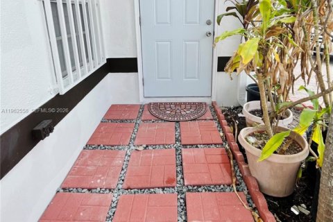 Immobilier commercial à louer à Miami, Floride: 1 chambre, 65.03 m2 № 2023774 - photo 2