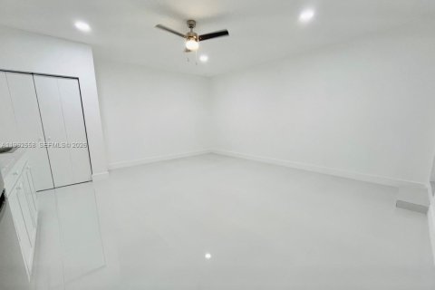 Immobilier commercial à louer à Miami, Floride: 1 chambre, 65.03 m2 № 2023774 - photo 3
