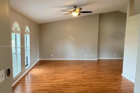 Снять в аренду виллу или дом в Плантация, Флорида 4 спальни, 205.78м2, № 2065615 - фото 5