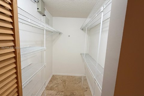 Снять в аренду виллу или дом в Плантация, Флорида 4 спальни, 205.78м2, № 2065615 - фото 16