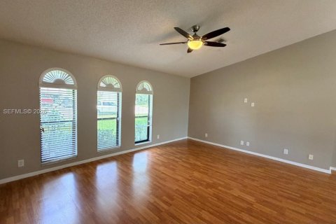 Снять в аренду виллу или дом в Плантация, Флорида 4 спальни, 205.78м2, № 2065615 - фото 7