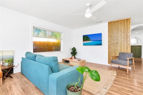 House in Tampa, Florida 3 bedrooms, 111.11 sq.m. № 1835506 - photo 6